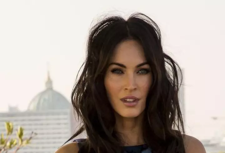 Jojo - Apariţie senzuală într-o little black dress