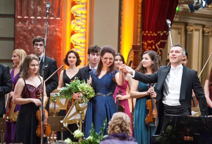 Alina Puşcaş – Nu aduce anul ce aduce barza