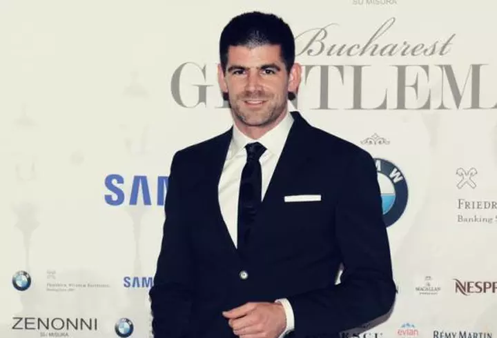 Benedict Cumberbatch – Decorat de Regină sub privirile pline de admiraţie ale soţiei lui