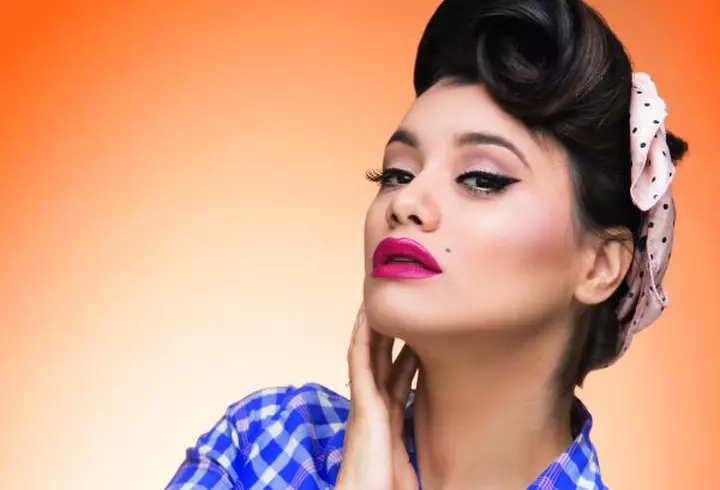 Andreea Ibacka – Cum prepară în casă loţiunea tonica cu aloe vera şi trandafir