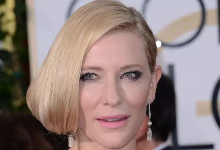 Andreea Ibacka – Cum prepară în casă loţiunea tonica cu aloe vera şi trandafir