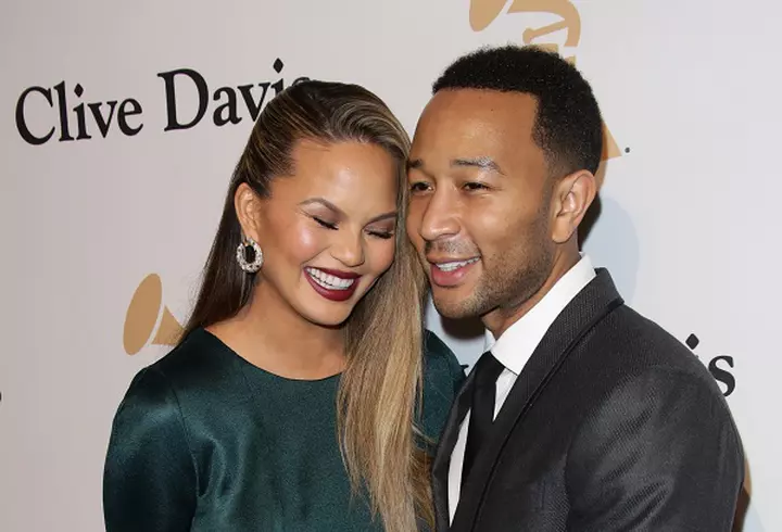 Kim Kardashian a publicat, în sfârşit, prima fotografie cu Saint West!