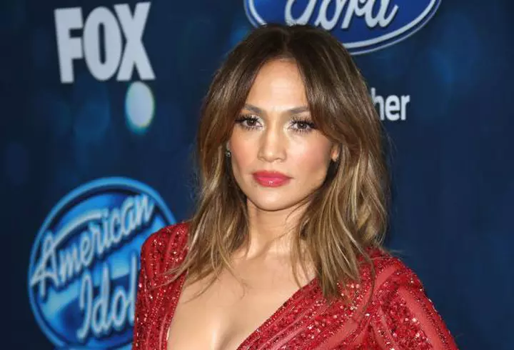 Blake Lively – O mămică stylish. În 3 ţinute perfecte la New York