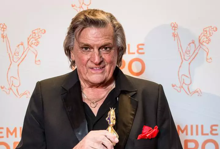 Kim Kardashian „lovește” din nou! Vedeta a pozat full topless!