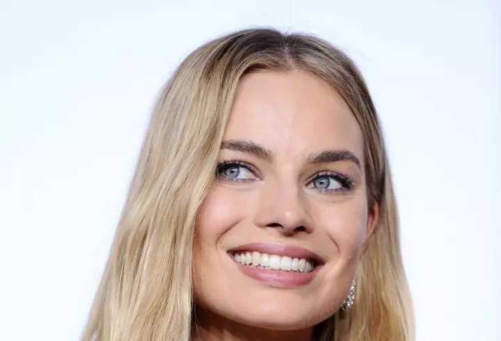 Andreea Ibacka – Cum prepară în casă loţiunea tonica cu aloe vera şi trandafir