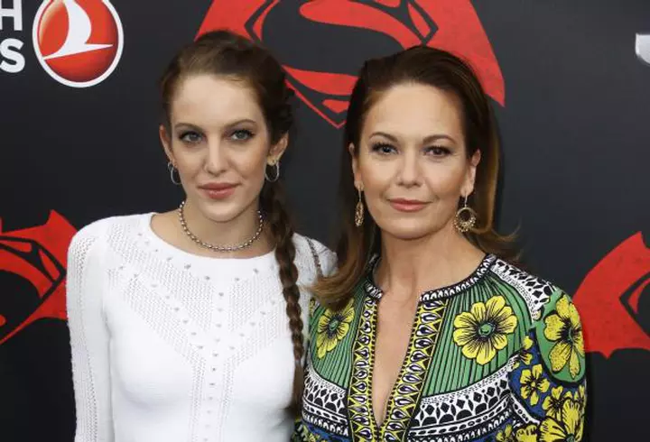 Vedete la premiera filmului „Alice în Ţara Oglinzilor”