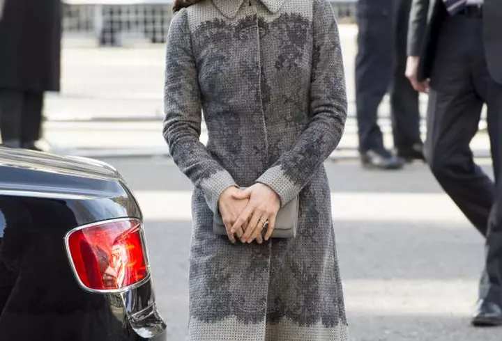 Blake Lively – O mămică stylish. În 3 ţinute perfecte la New York