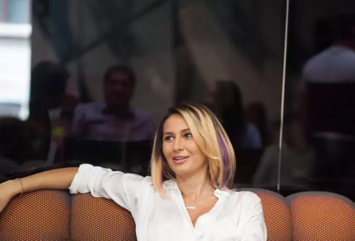 Vedete la premiera filmului „Alice în Ţara Oglinzilor”