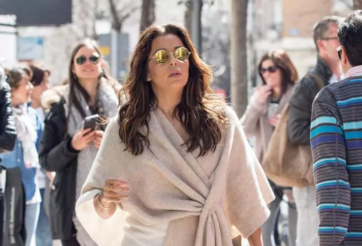 Blake Lively – O mămică stylish. În 3 ţinute perfecte la New York