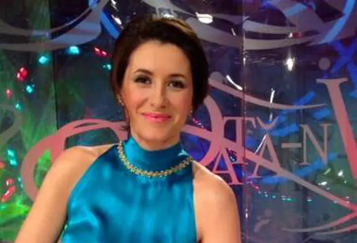 Regina Rania a Iordaniei – Stylish pe covorul roşu, o mamă ca oricare alta după aceea