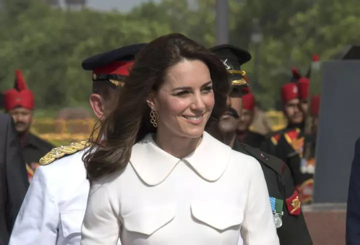 Blake Lively – O mămică stylish. În 3 ţinute perfecte la New York