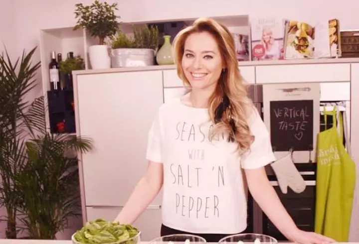 Prinţul George – Fotografie de familie alături de Regina Elisabeta a II-a, Prinţul Charles şi Prinţul William