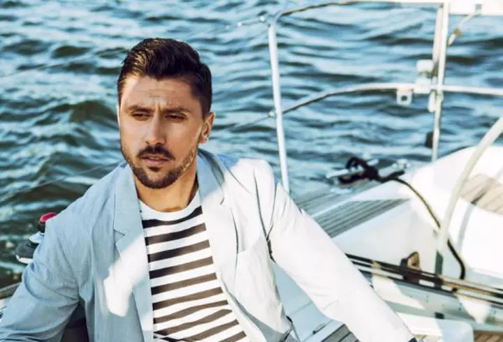 Cum a evoluat modul vedetelor de a-şi face selfie