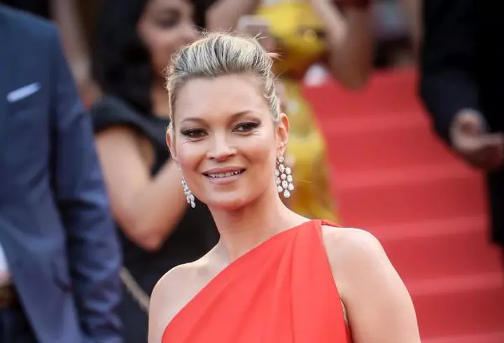 Adela Popescu a născut un băieţel de nota 10