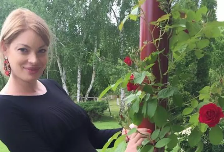 Adela Popescu a născut un băieţel de nota 10