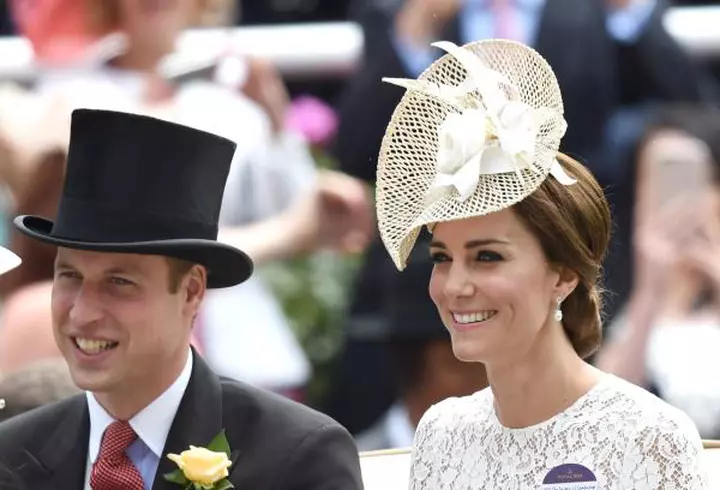 Vedetele s-au întrecut în eleganţă la Muzeul Național de Artă al României