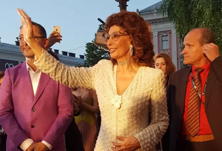 Cele mai frumoase apariţii de pe covorul roşu la The Governors Awards 2016