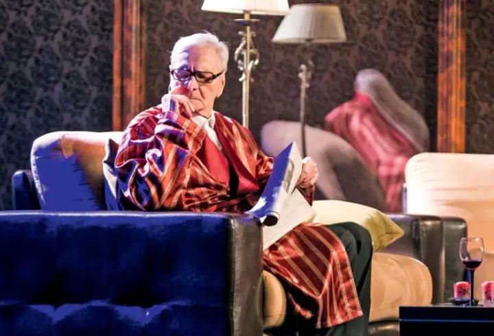 Cum a evoluat modul vedetelor de a-şi face selfie