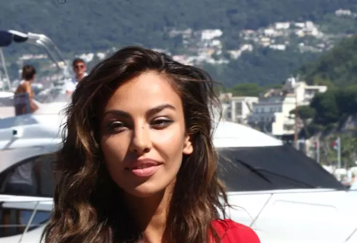 Cât de bine arată Giulia după două sarcini!