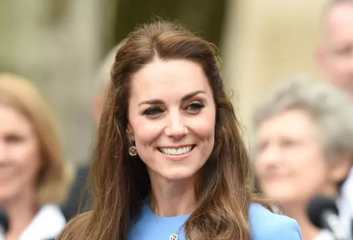 Adela Popescu, cu breton. Cum explică această schimbare de look