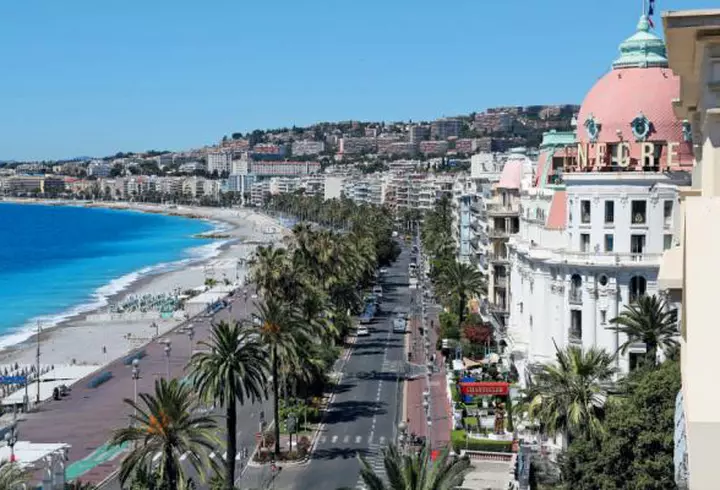 Cum a evoluat modul vedetelor de a-şi face selfie