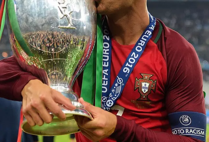 Cât de bine arată Giulia după două sarcini!