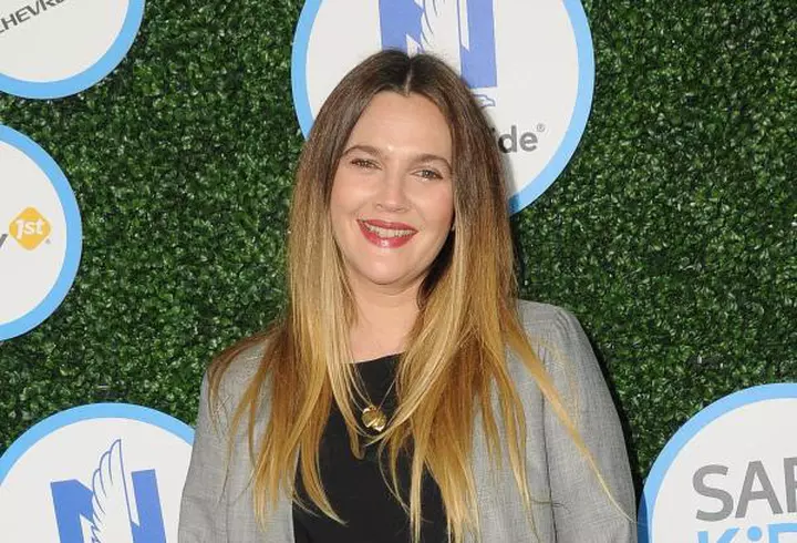 Adela Popescu, cu breton. Cum explică această schimbare de look