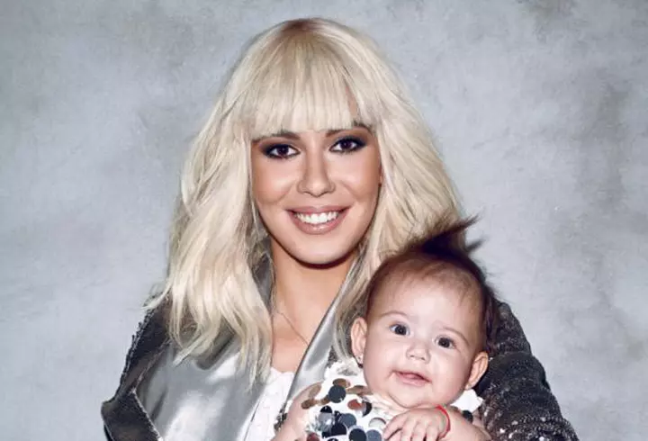 Adele – De Crăciun bat clopote de nuntă