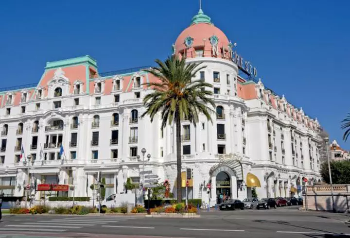 Cum a evoluat modul vedetelor de a-şi face selfie