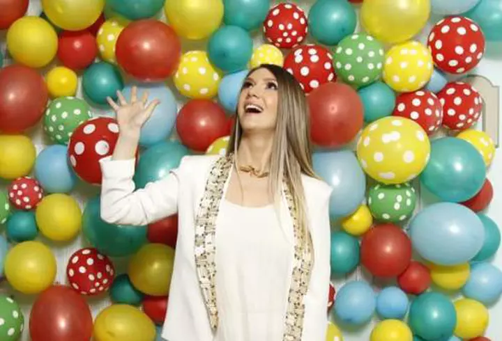 Adela Popescu, cu breton. Cum explică această schimbare de look