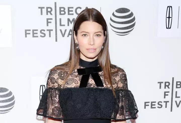 Adela Popescu, cu breton. Cum explică această schimbare de look