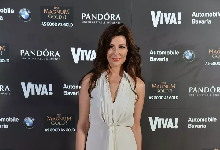 Adela Popescu, cu breton. Cum explică această schimbare de look