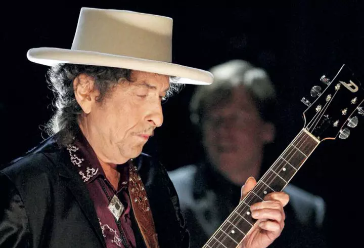 Adele – De Crăciun bat clopote de nuntă