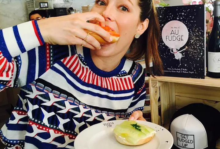 Adele – De Crăciun bat clopote de nuntă