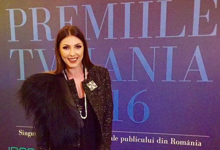 Cum au sărbătorit vedetele Ziua Naţională