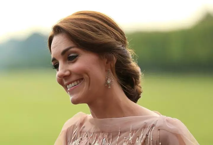 5 paşi simpli să te transformi într-o femeie fatală de Valentine’s Day