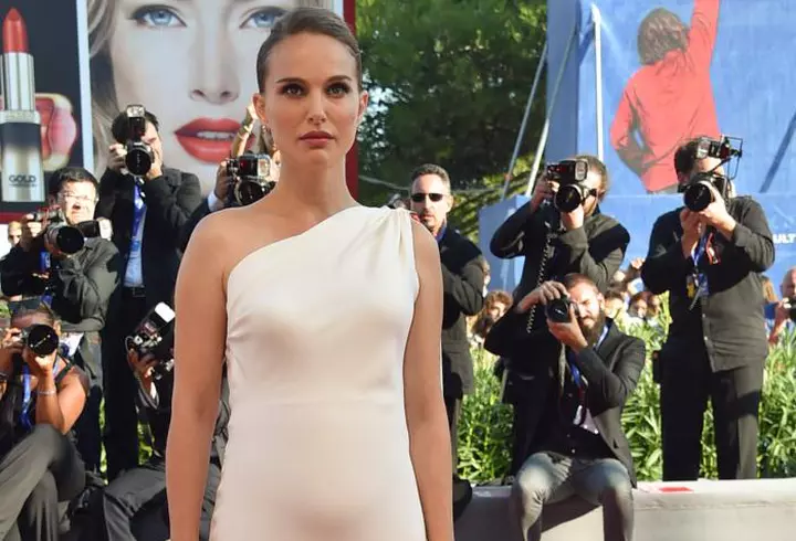 5 paşi simpli să te transformi într-o femeie fatală de Valentine’s Day