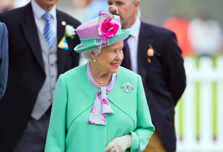 5 paşi simpli să te transformi într-o femeie fatală de Valentine’s Day