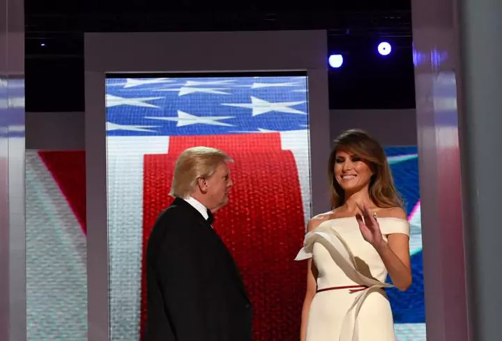 5 paşi simpli să te transformi într-o femeie fatală de Valentine’s Day