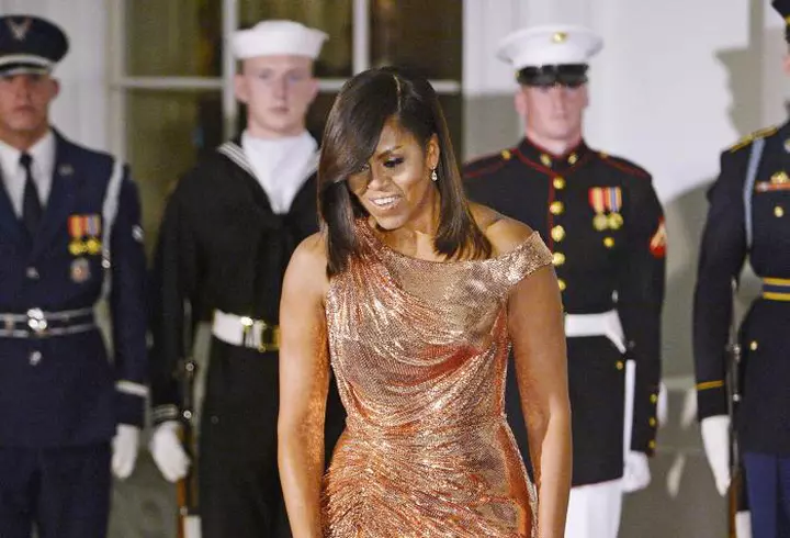 5 paşi simpli să te transformi într-o femeie fatală de Valentine’s Day