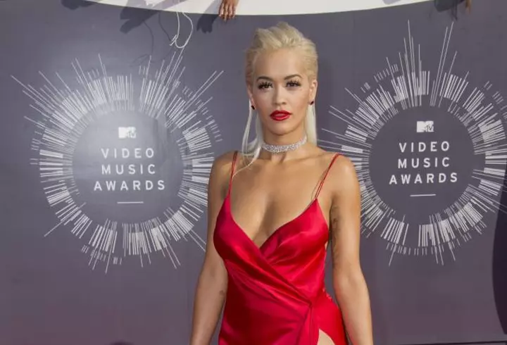 Dana Rogoz – 4 look-uri fresh inspirate de trendurile sezonului