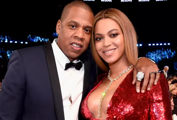 3 ţinute fulger cu Lili Sandu