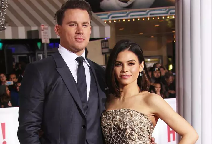 Andreea Marin şi-a schimbat imaginea. Apariţie spectaculoasă într-o rochie roşie