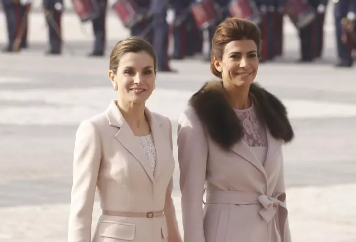 Veste bună pentru fashioniste: Topshop vine în România