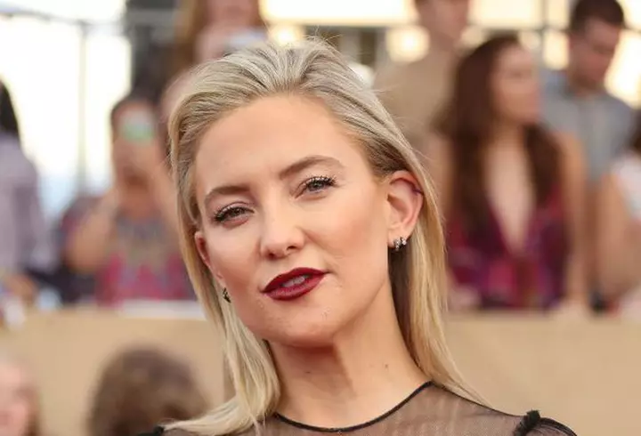 3 ţinute fulger cu Lili Sandu