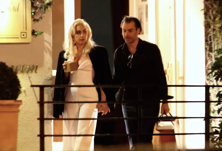 Look-ul zilei - Victoria Beckham, atât de stylish la o plimbare prin Paris