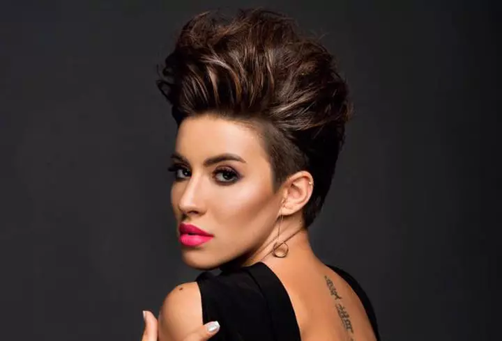 Look-ul zilei - Victoria Beckham, atât de stylish la o plimbare prin Paris