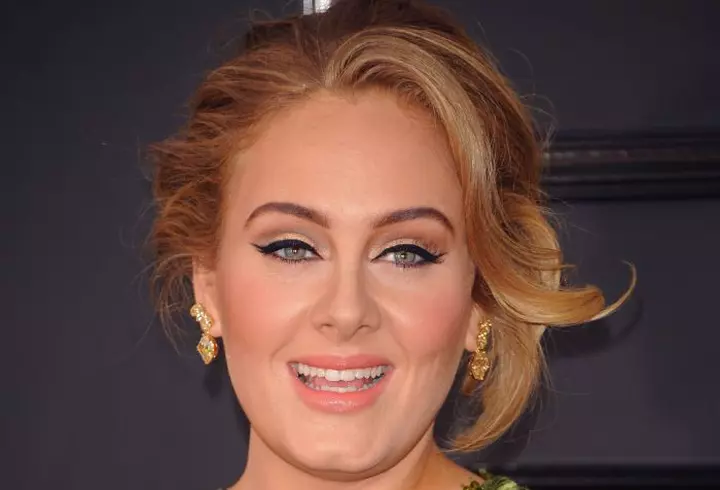 Look-ul zilei - Victoria Beckham, atât de stylish la o plimbare prin Paris