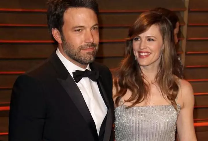 Look-ul zilei - Victoria Beckham, atât de stylish la o plimbare prin Paris