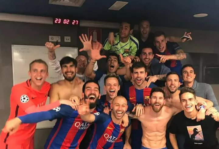 Look-ul zilei - Victoria Beckham, atât de stylish la o plimbare prin Paris